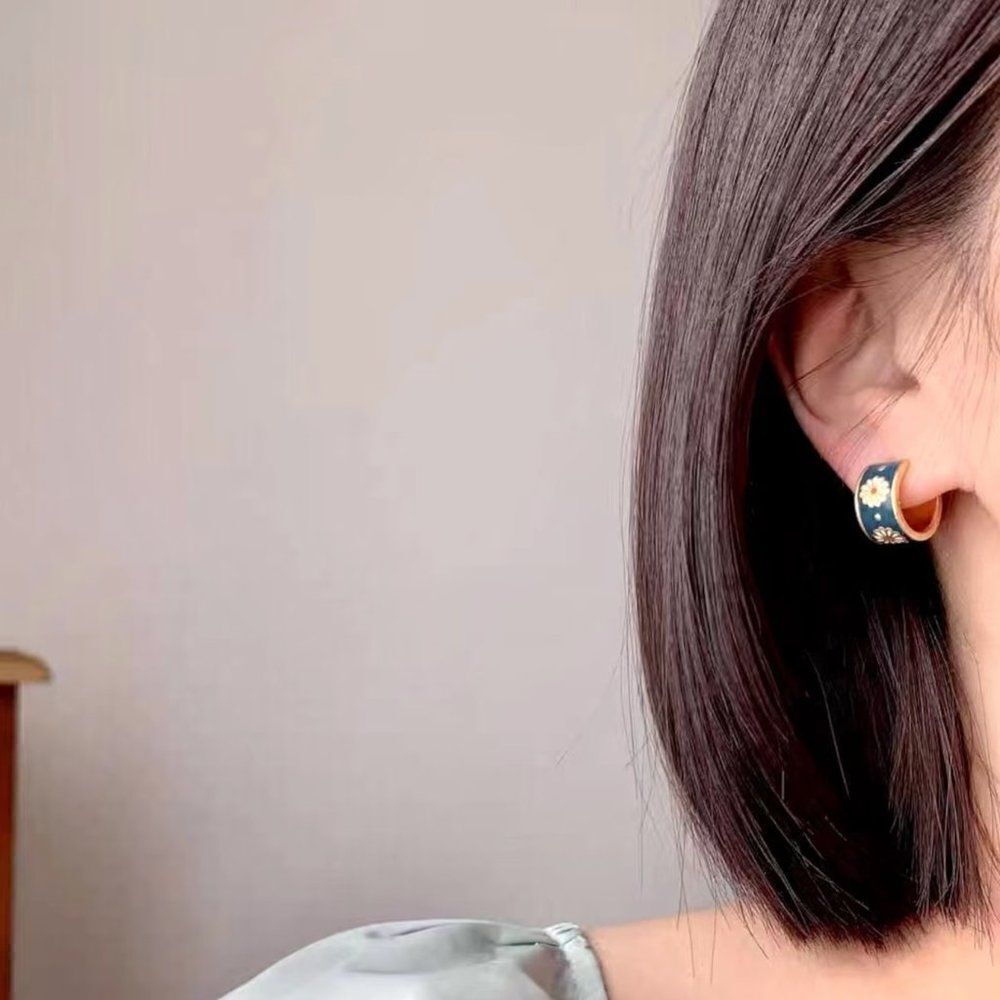 Daisy Delight Enamel Small Hoop Earrings - Picture 6 of 11